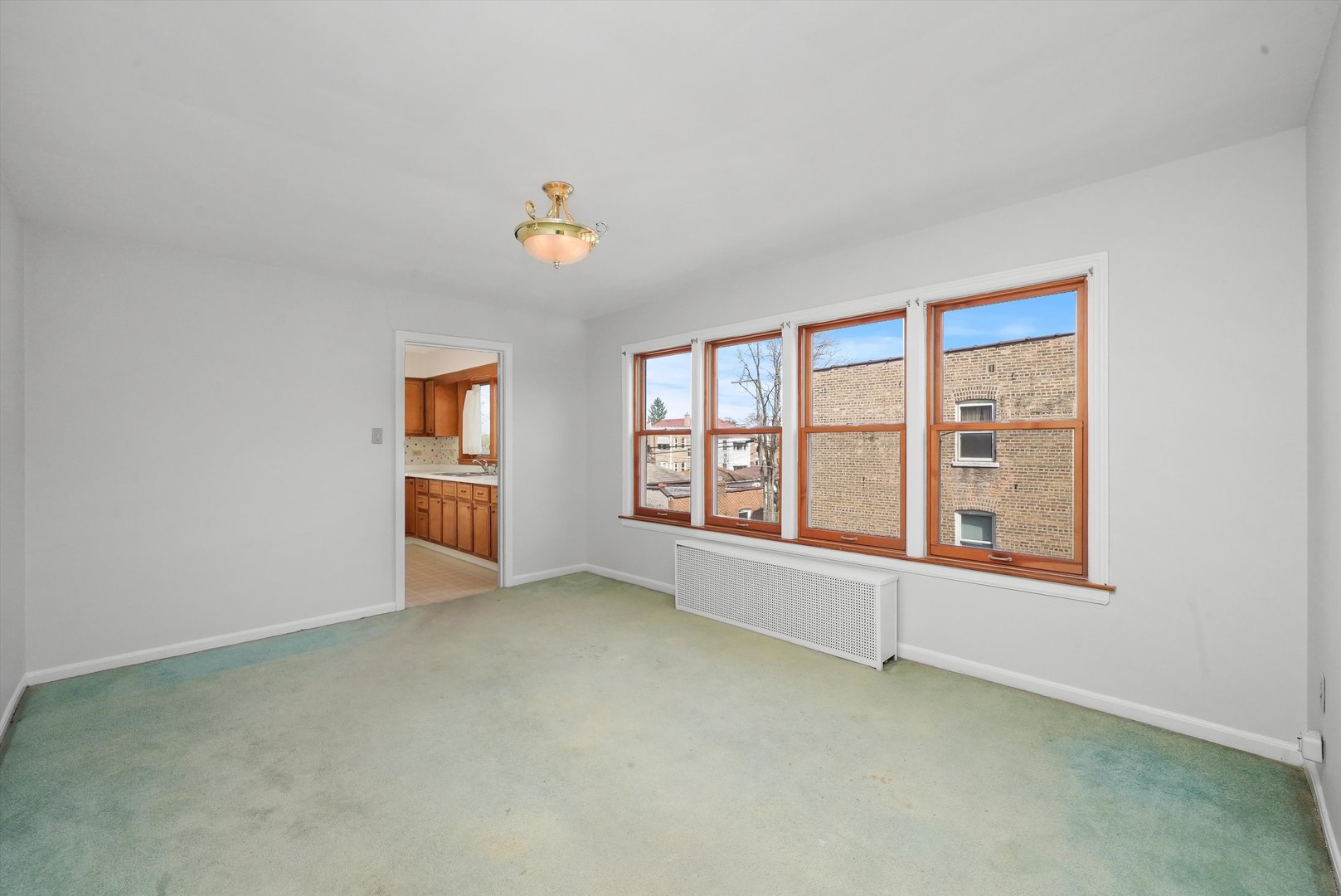 5726 N Francisco Avenue