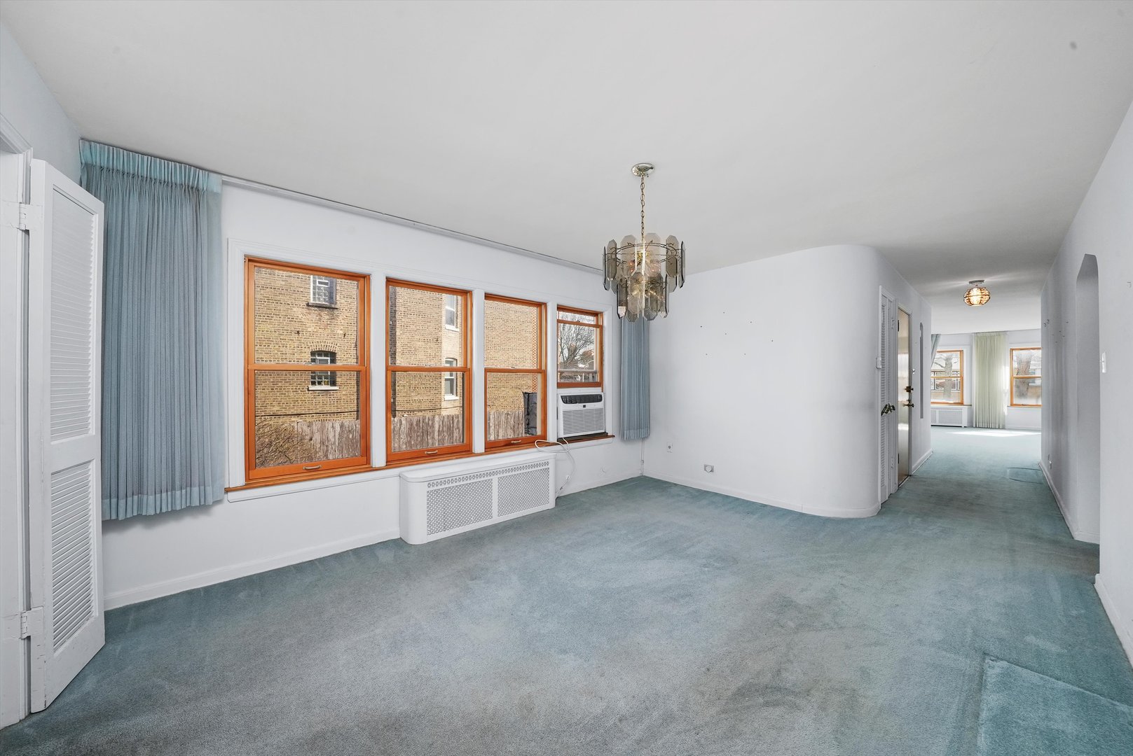 5726 N Francisco Avenue