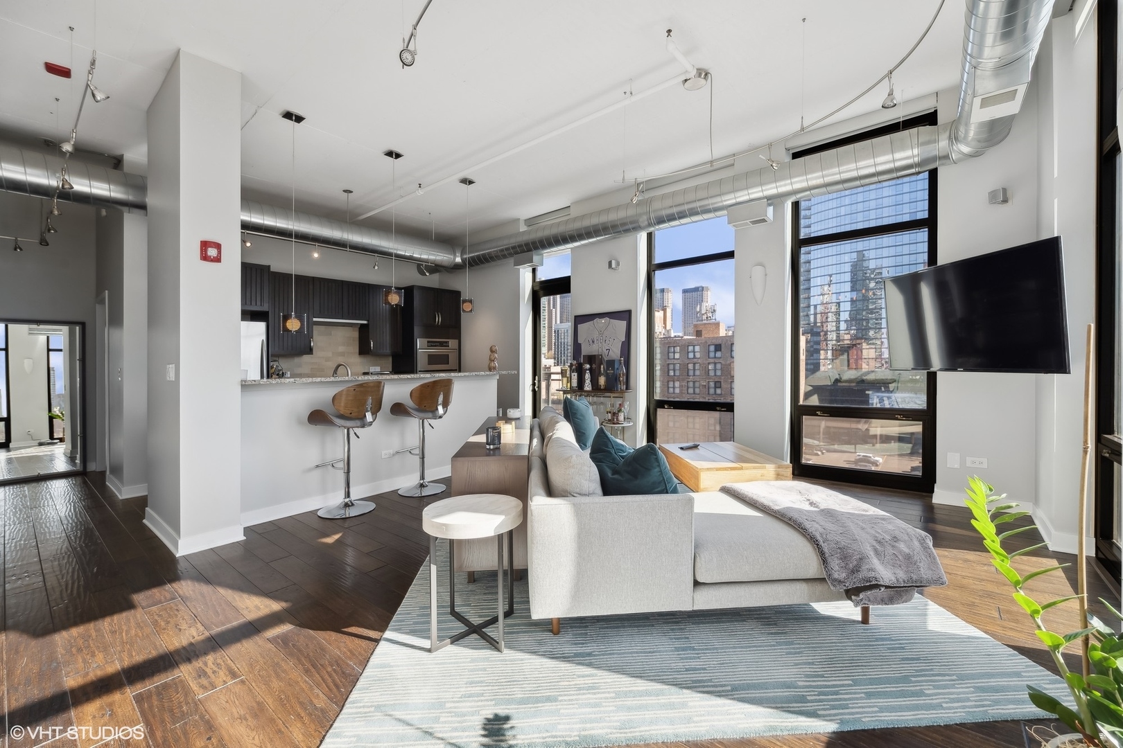 740 W Fulton Street Unit: 702