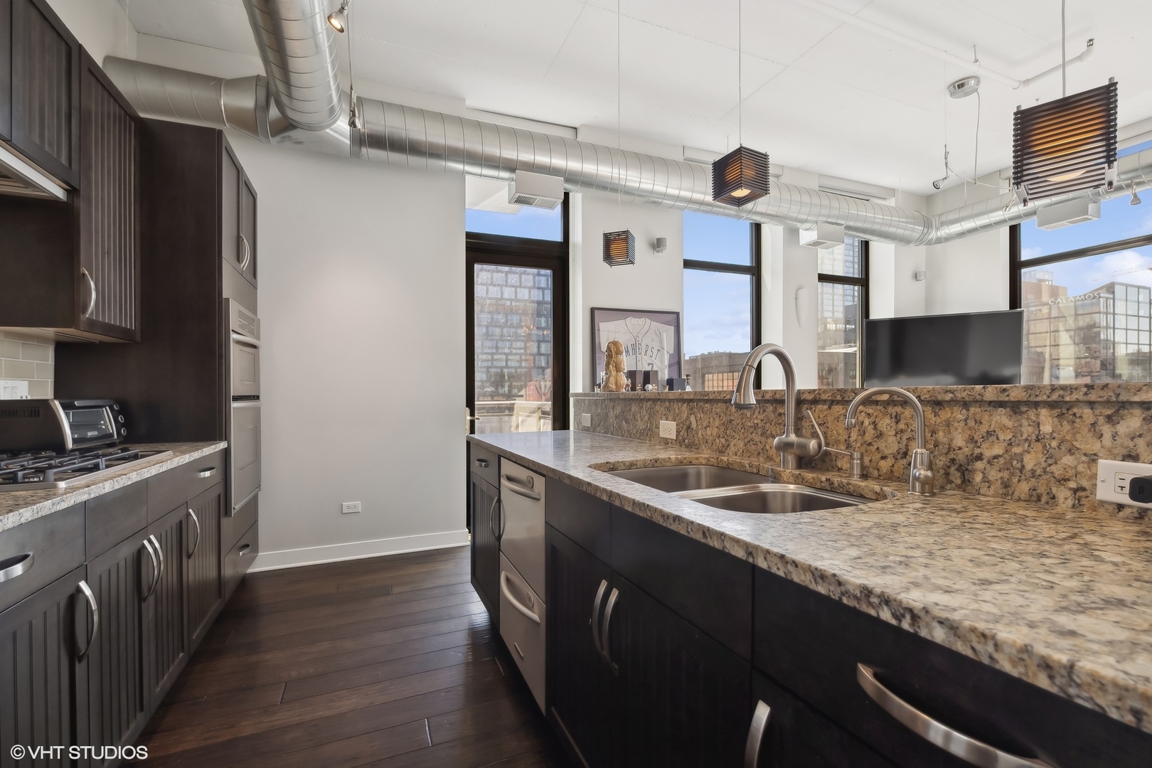 740 W Fulton Street Unit: 702