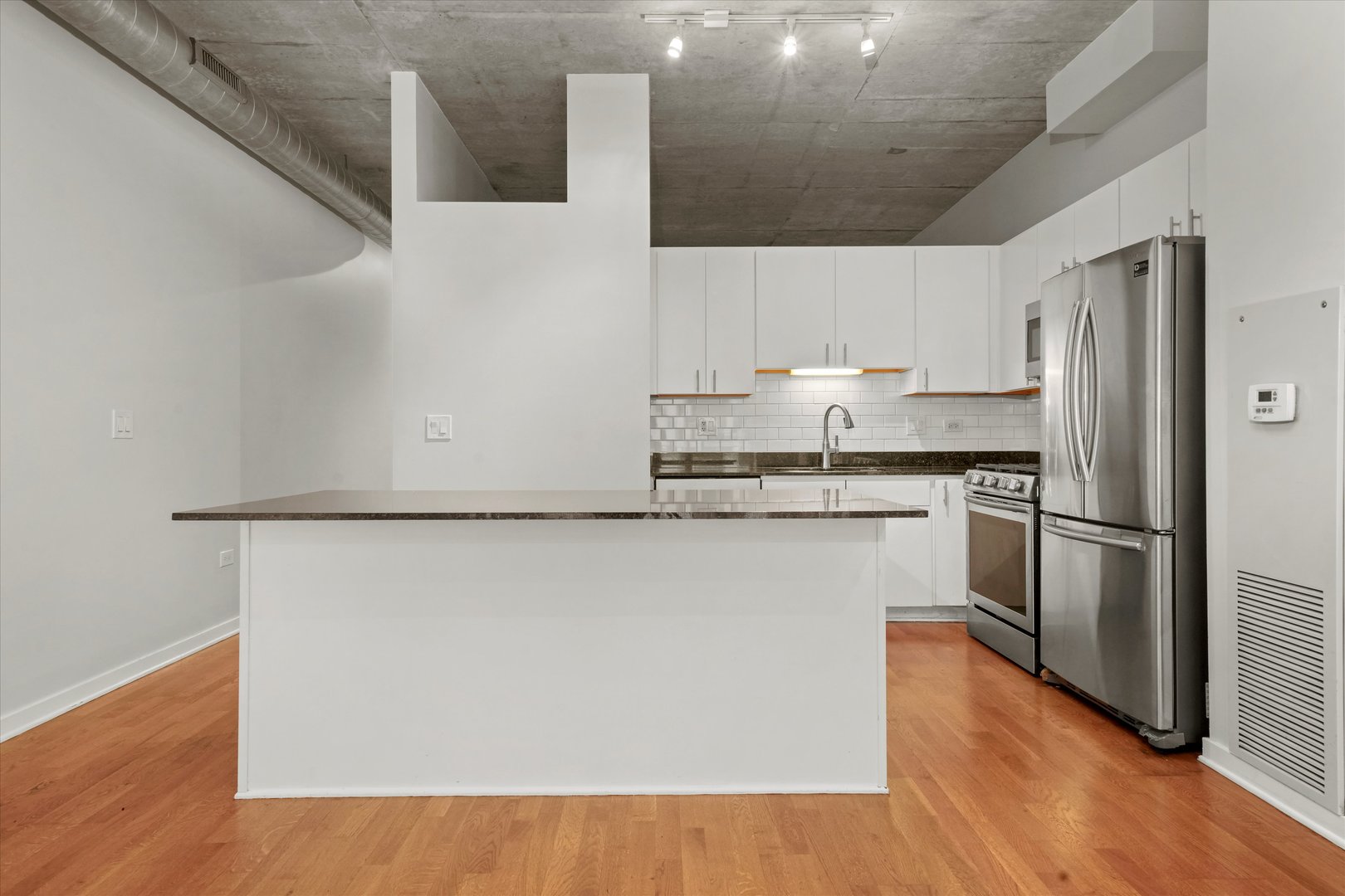 700 N Larrabee Street Unit: 1004