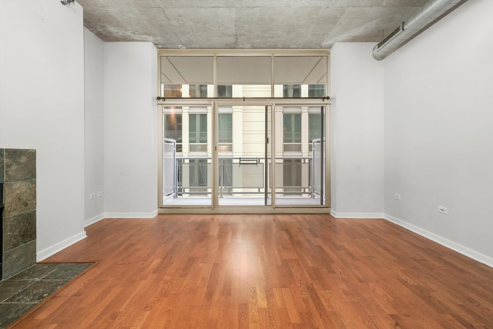 700 N Larrabee Street Unit: 1004