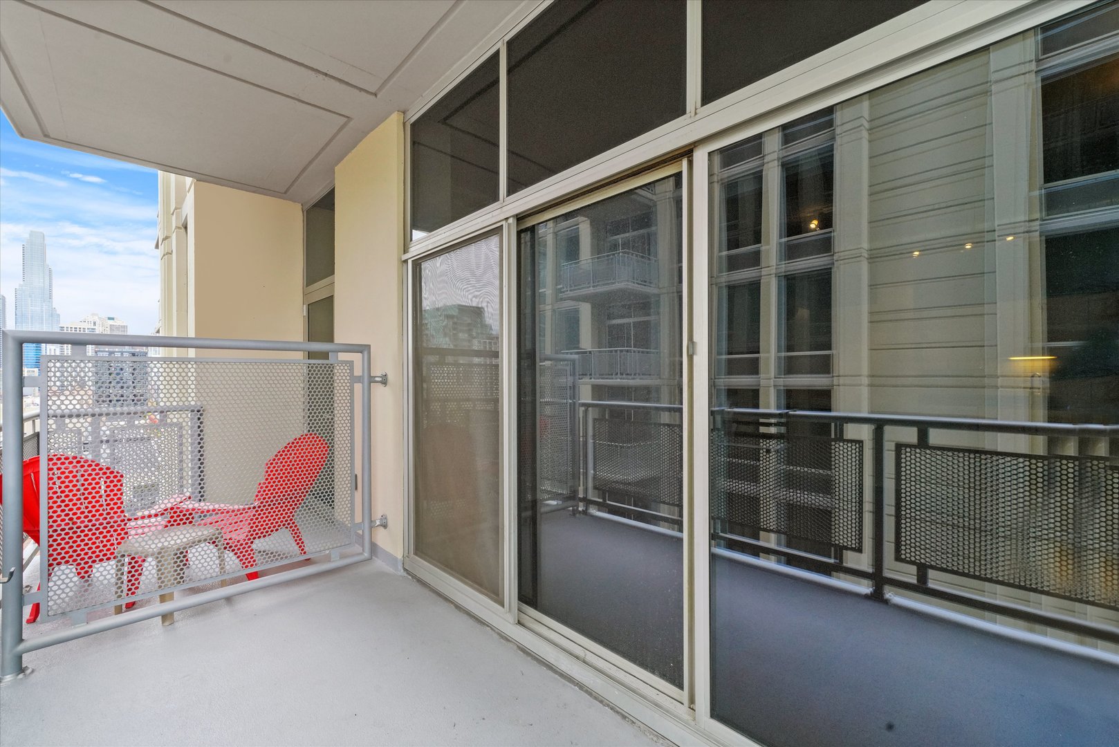 700 N Larrabee Street Unit: 1004