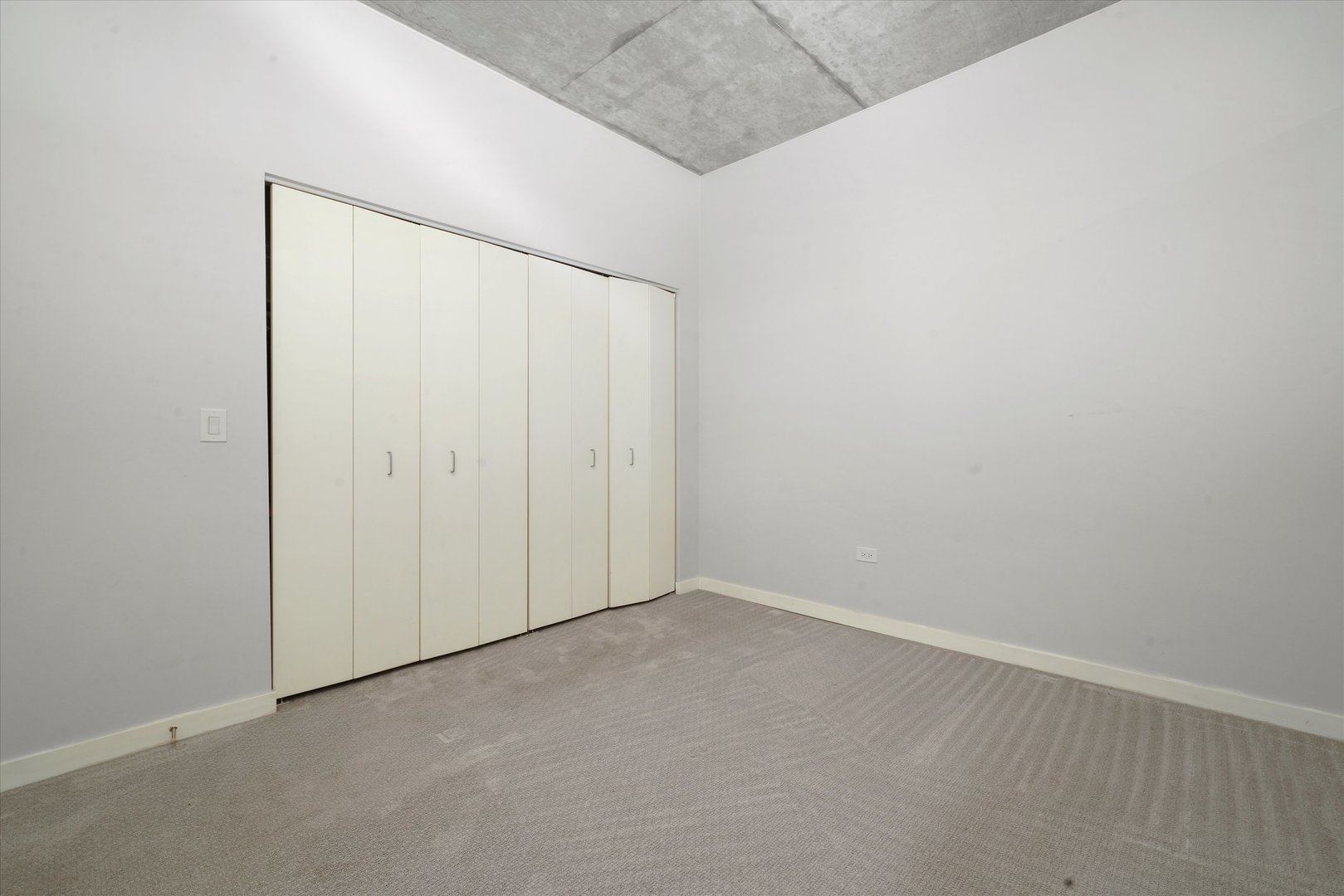 700 N Larrabee Street Unit: 1004