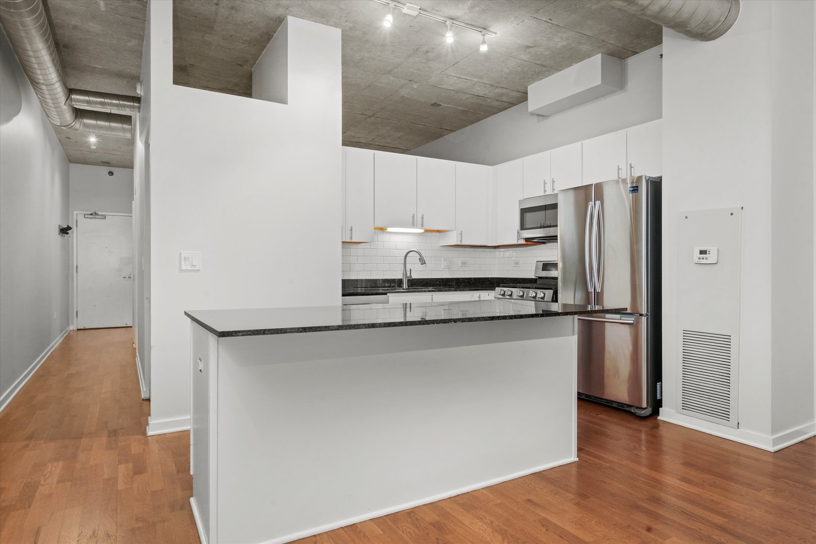 700 N Larrabee Street Unit: 1004