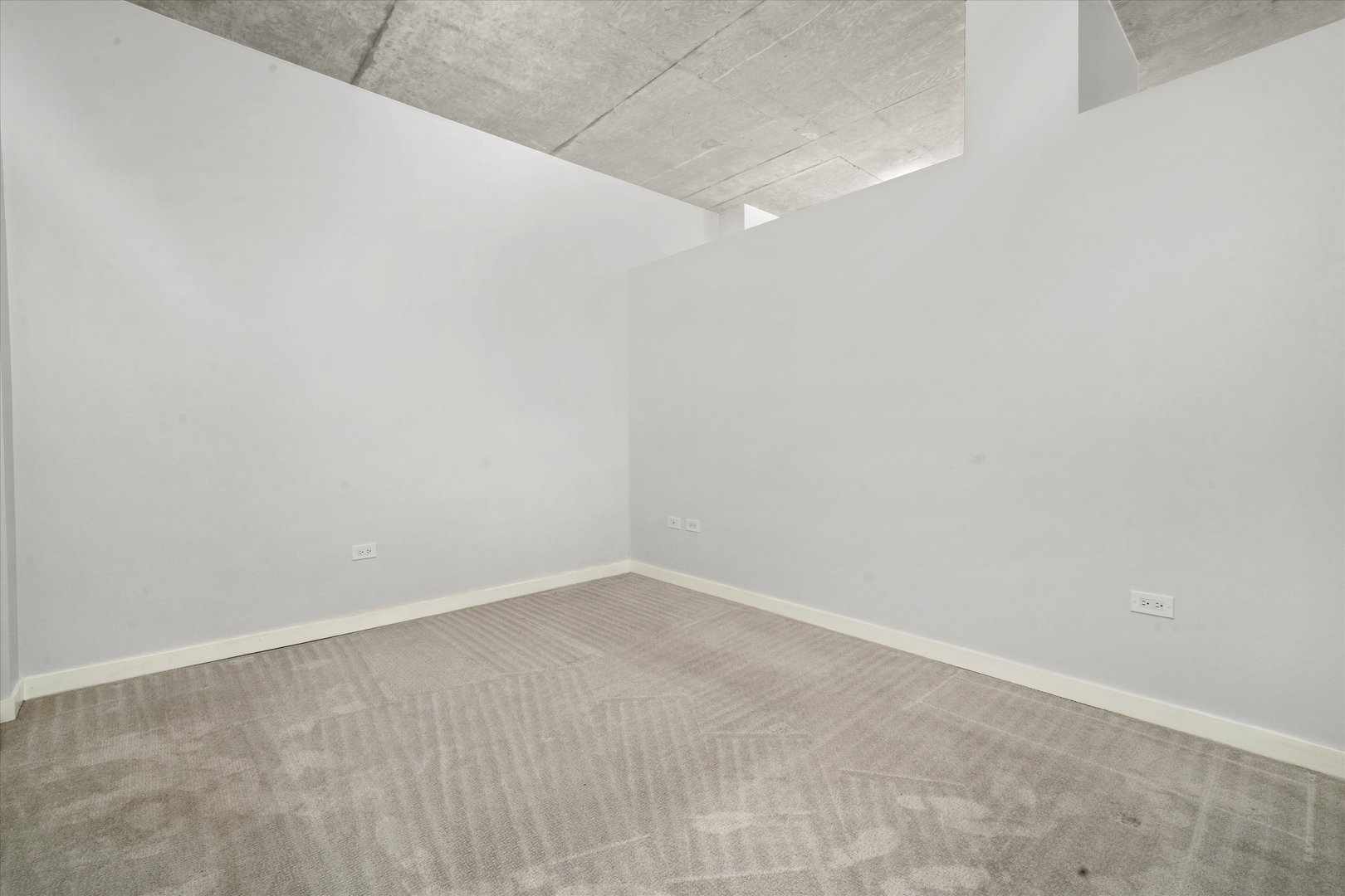 700 N Larrabee Street Unit: 1004