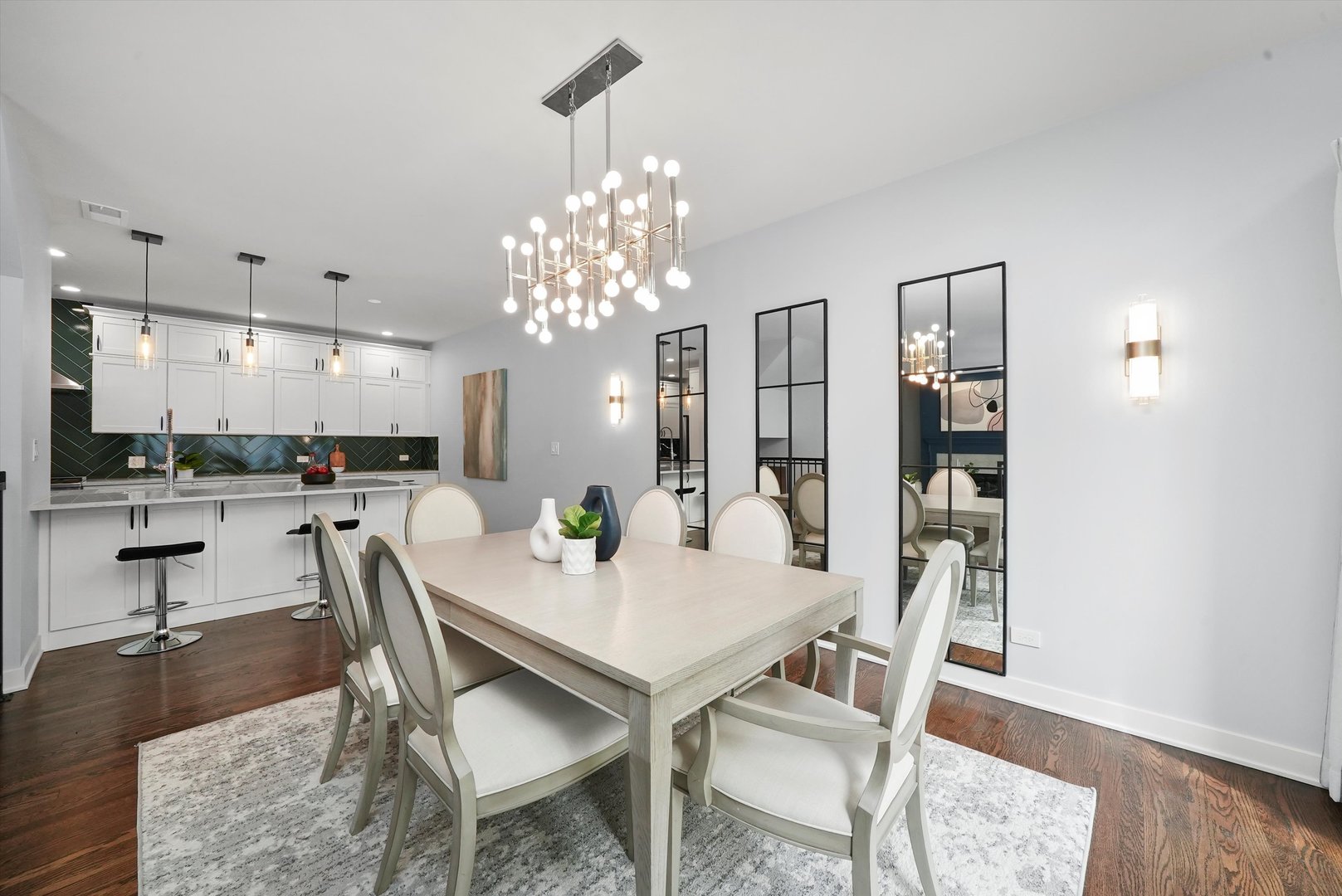 950 N CLARK Street Unit: E