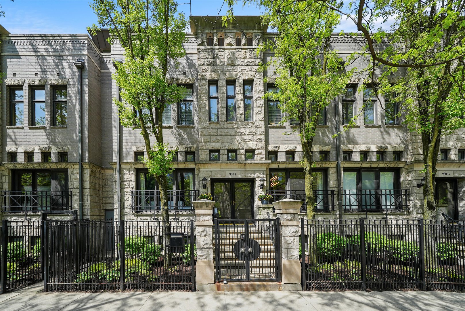 950 N CLARK Street Unit: E