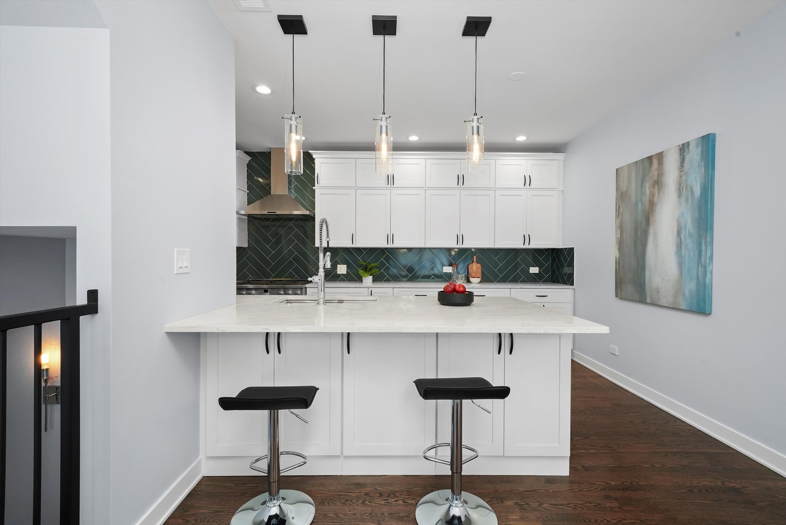 950 N CLARK Street Unit: E