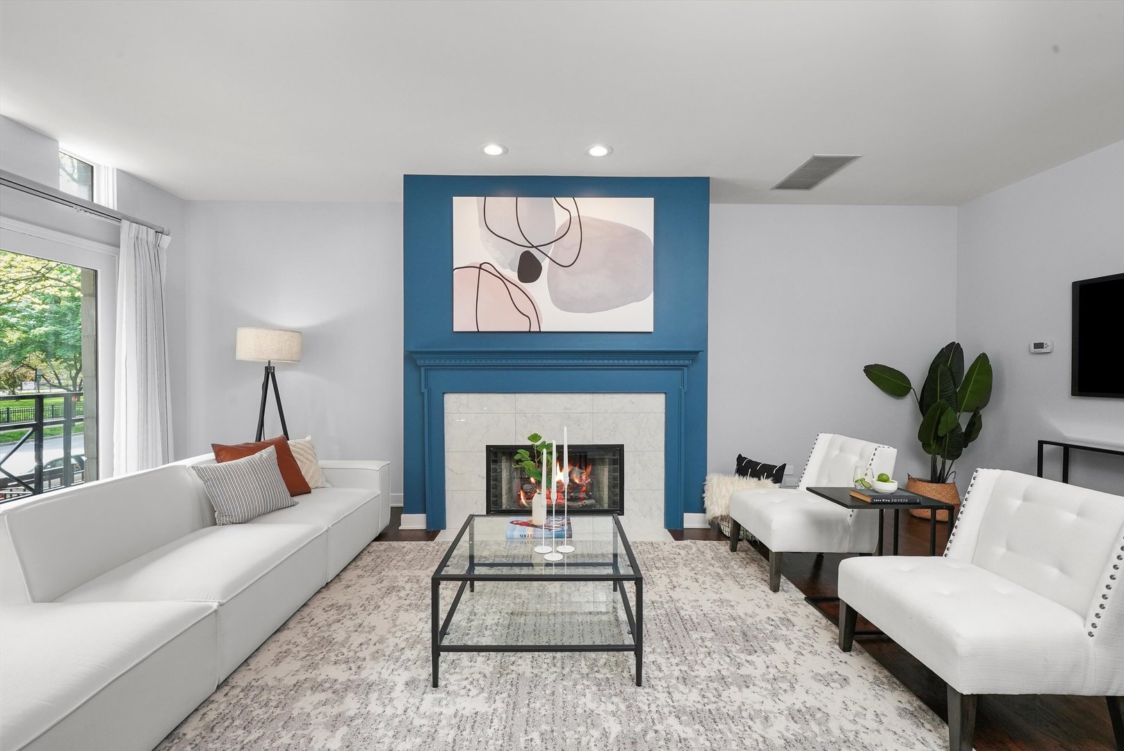 950 N CLARK Street Unit: E