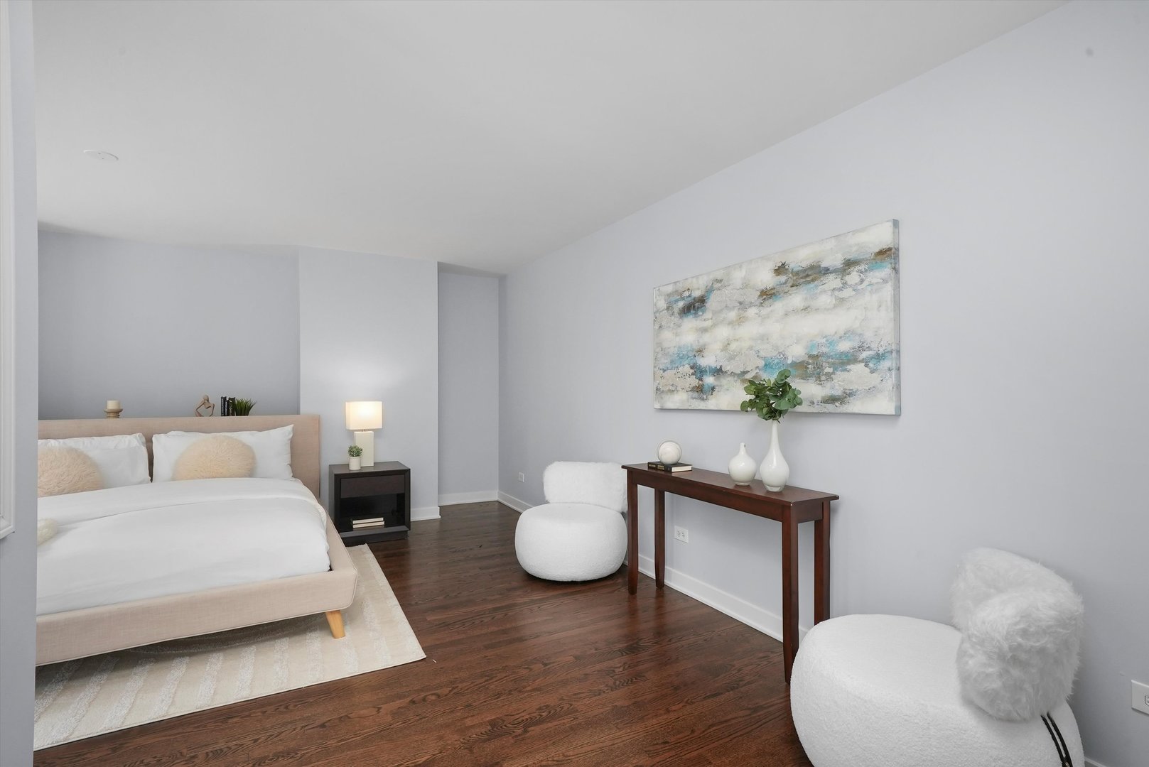 950 N CLARK Street Unit: E
