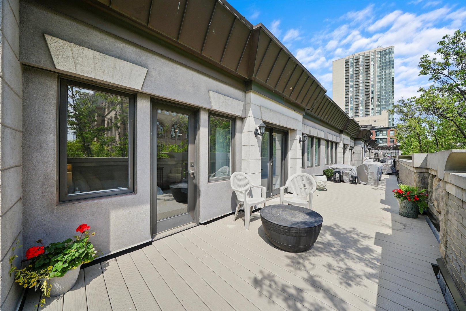 950 N CLARK Street Unit: E