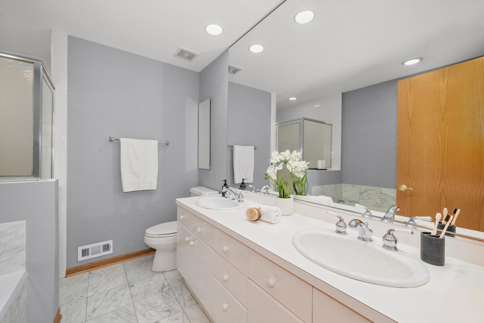 125 W Oak Street Unit: B