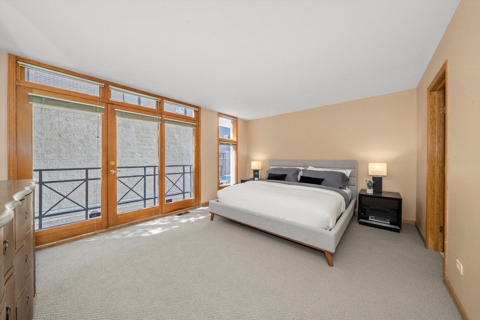 125 W Oak Street Unit: B