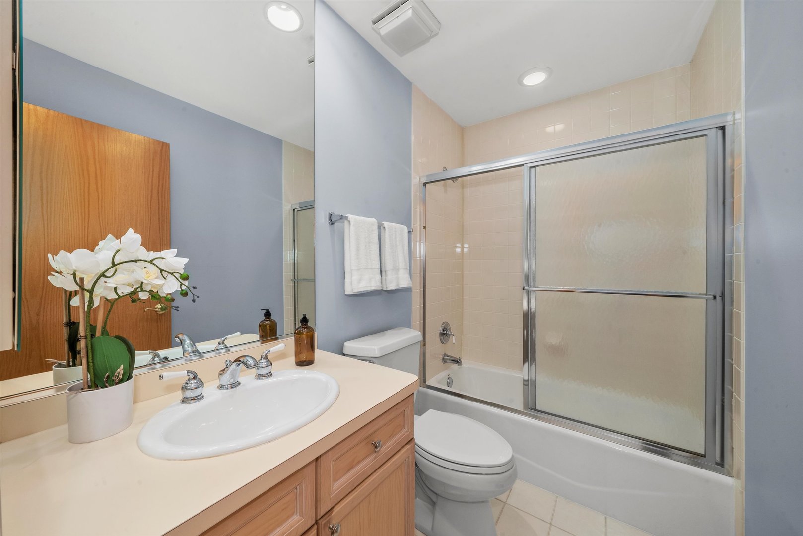 125 W Oak Street Unit: B