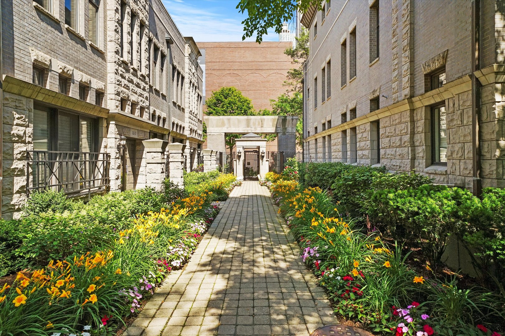 125 W Oak Street Unit: B