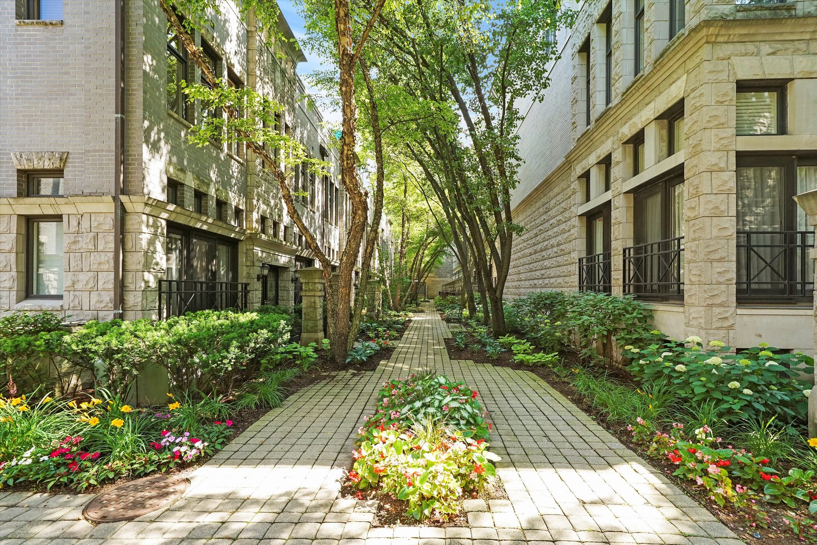 125 W Oak Street Unit: B