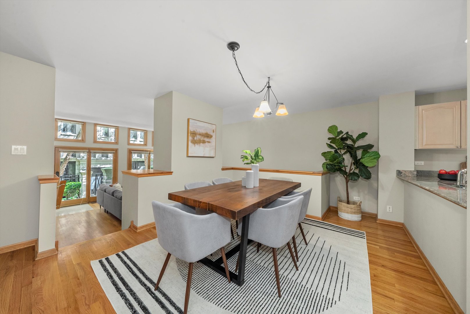 125 W Oak Street Unit: B