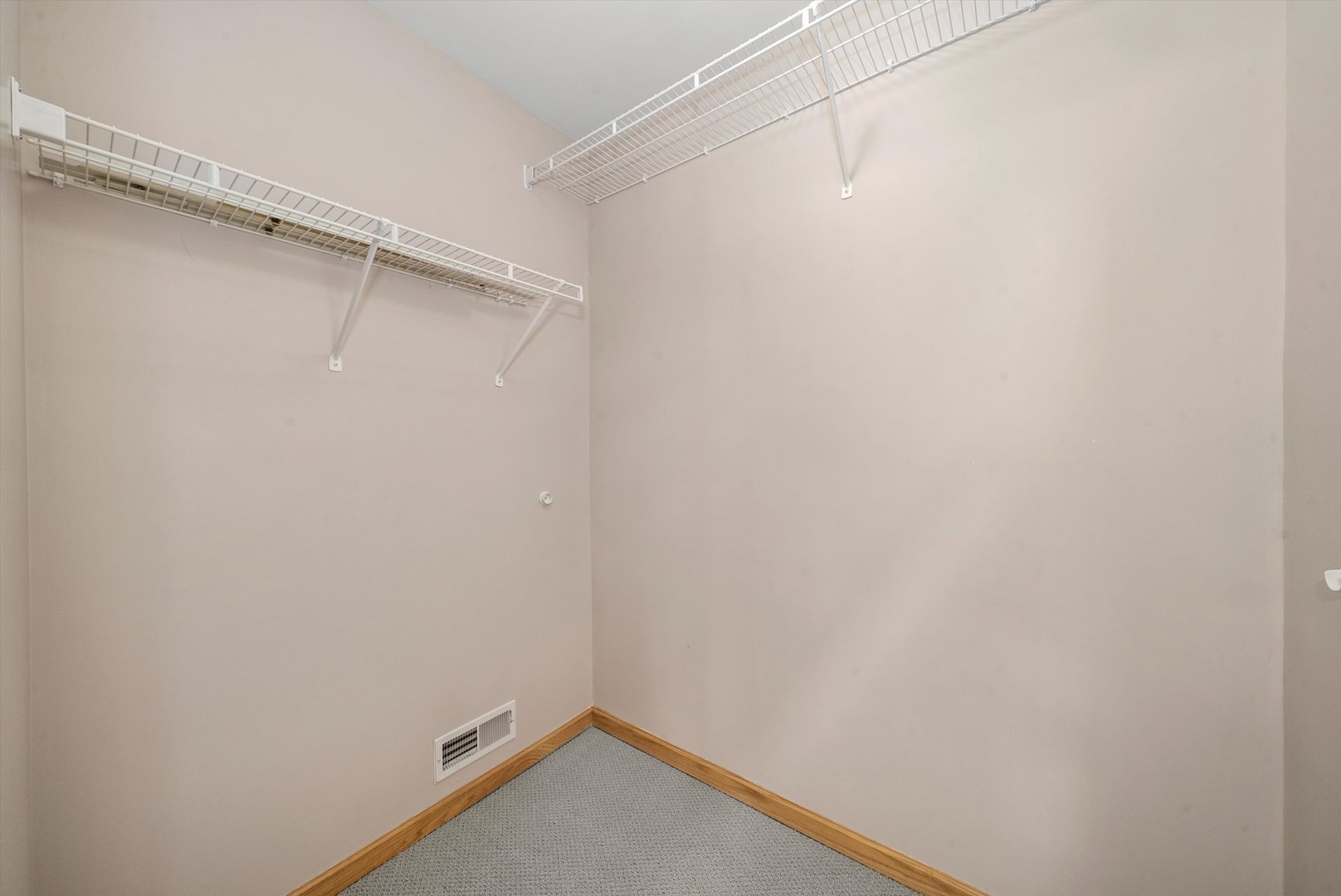 125 W Oak Street Unit: B