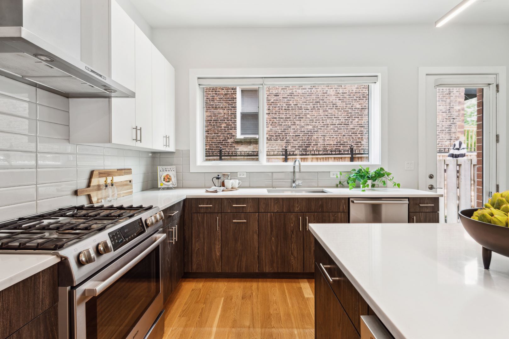 2739 W Prindiville Street