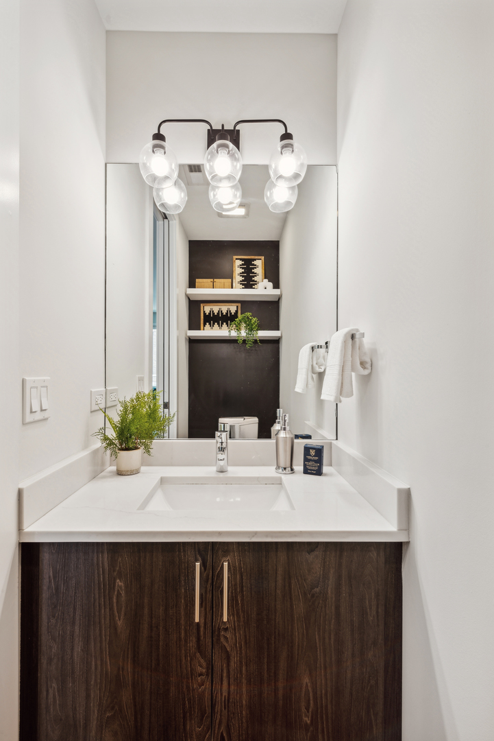 2739 W Prindiville Street