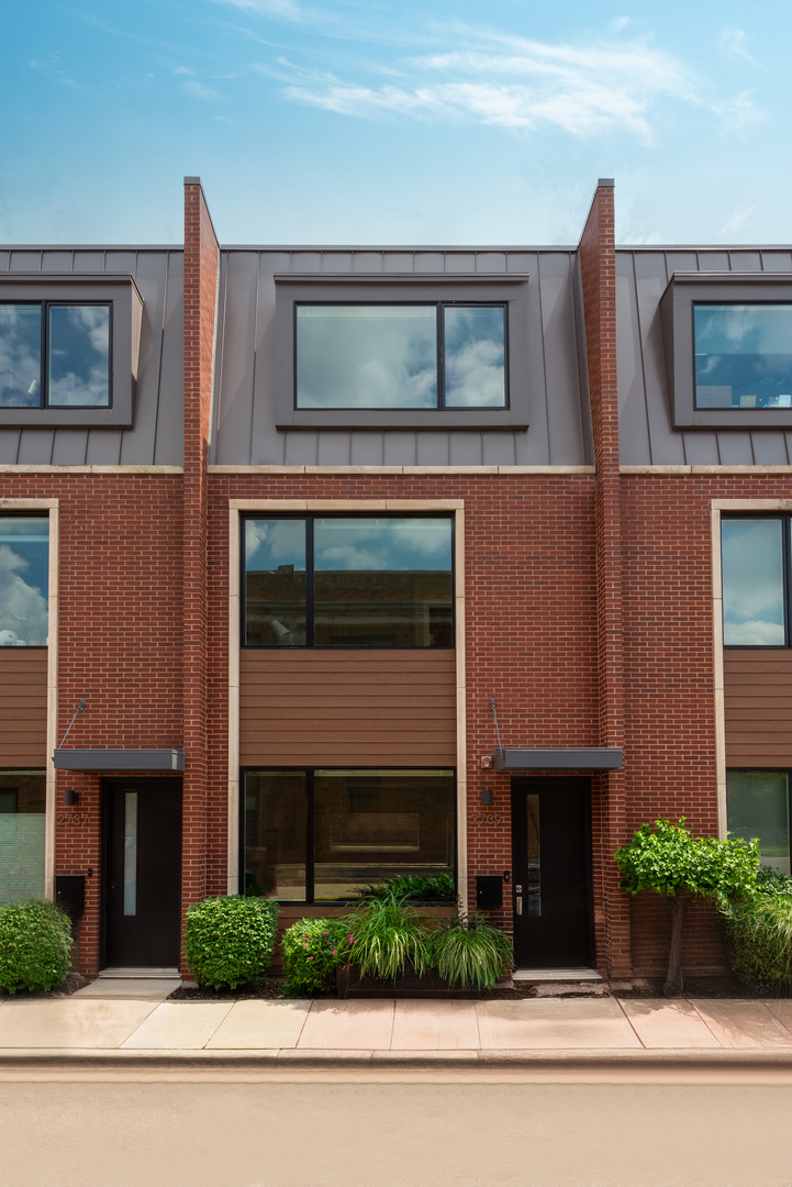 2739 W Prindiville Street