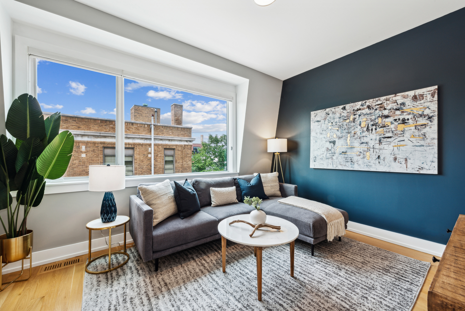 2739 W Prindiville Street