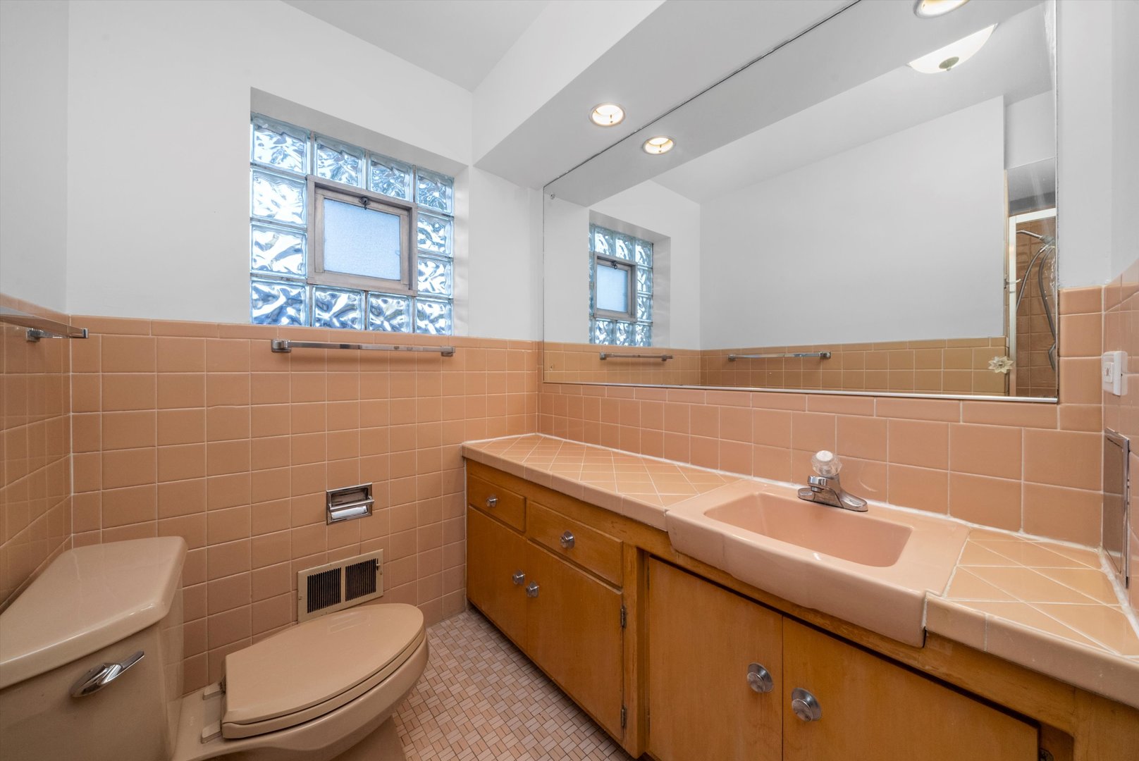 7051 N Keating Avenue