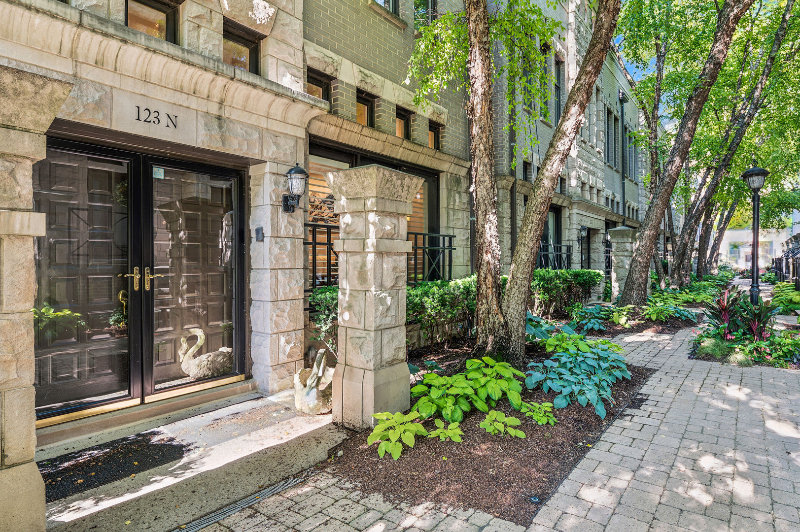 123 W Oak Street Unit: N