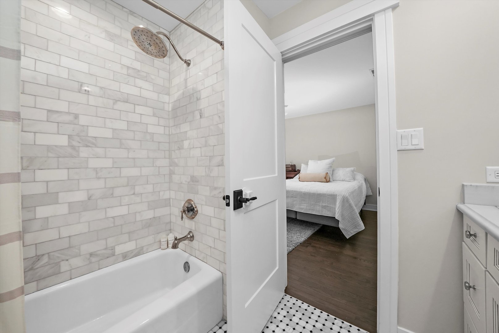 123 W Oak Street Unit: N