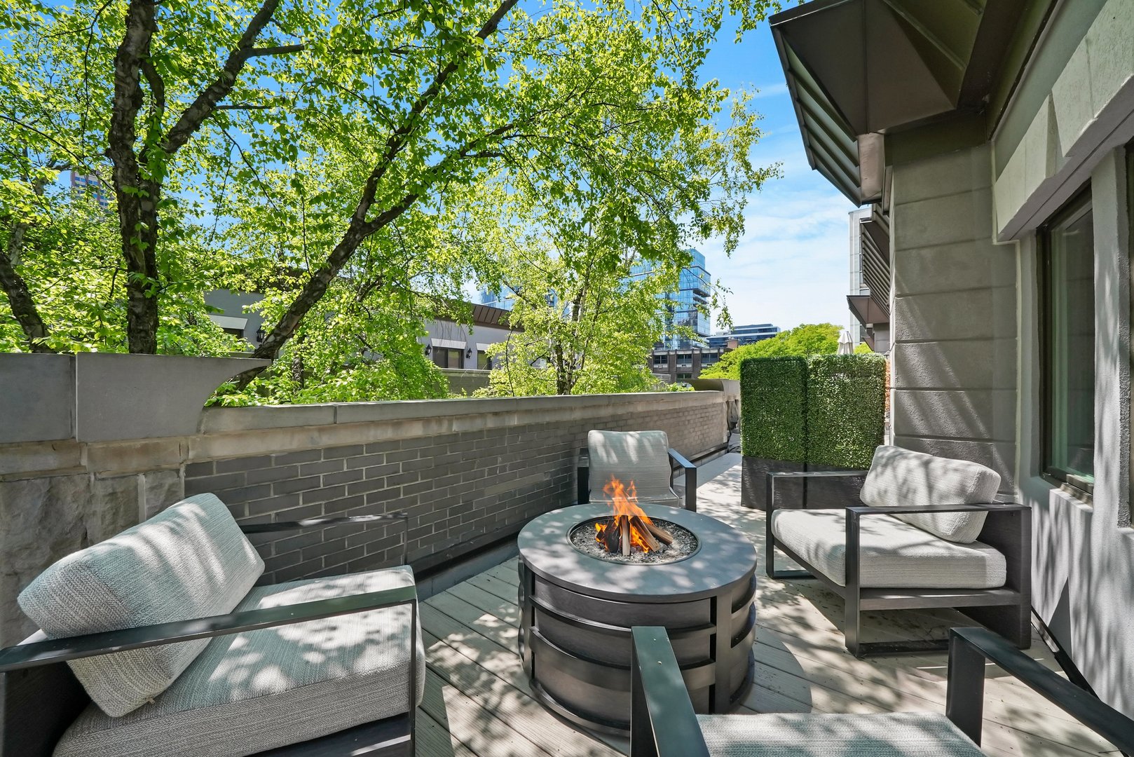 123 W Oak Street Unit: N