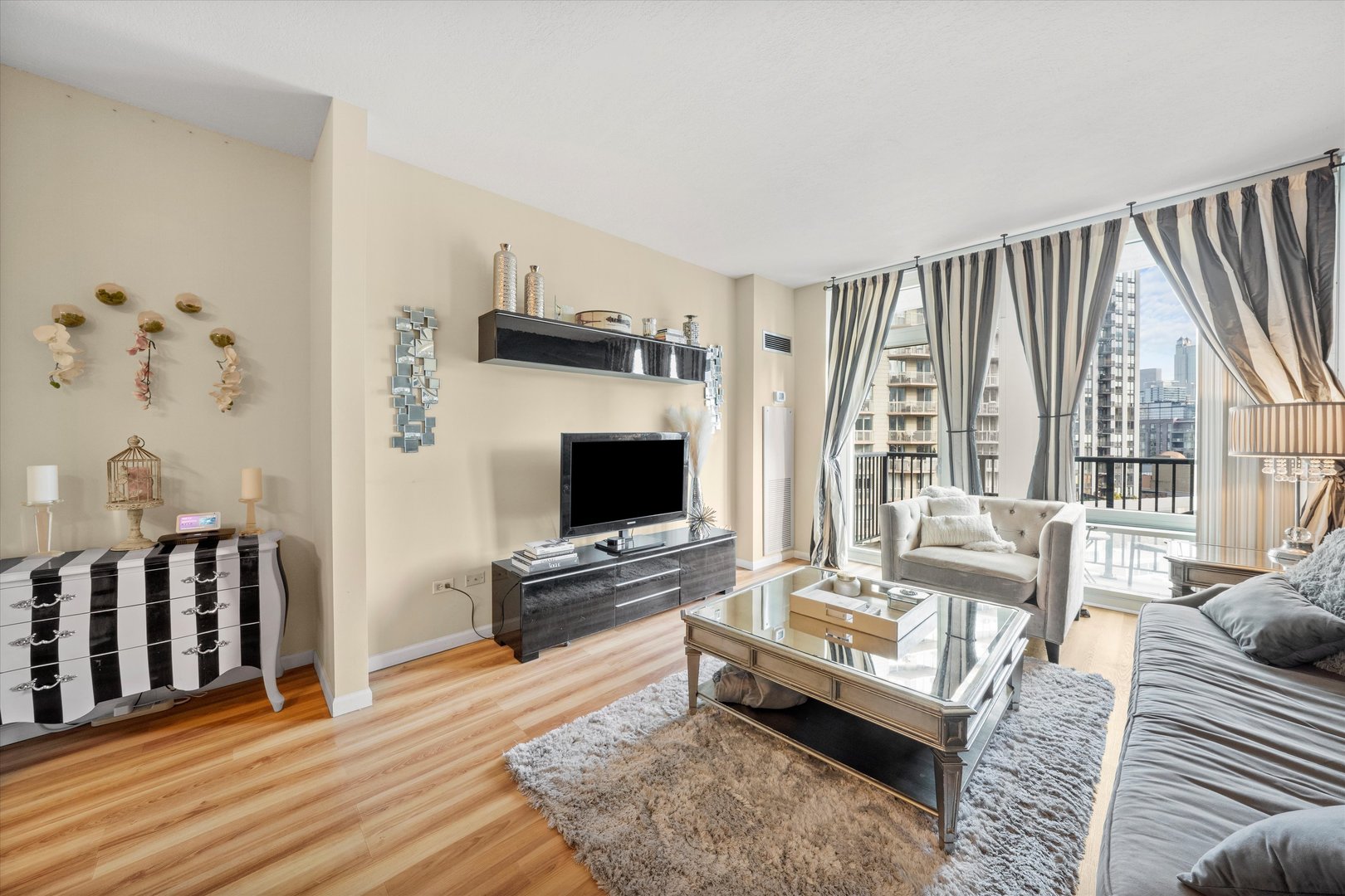 600 N Kingsbury Street Unit: 1105