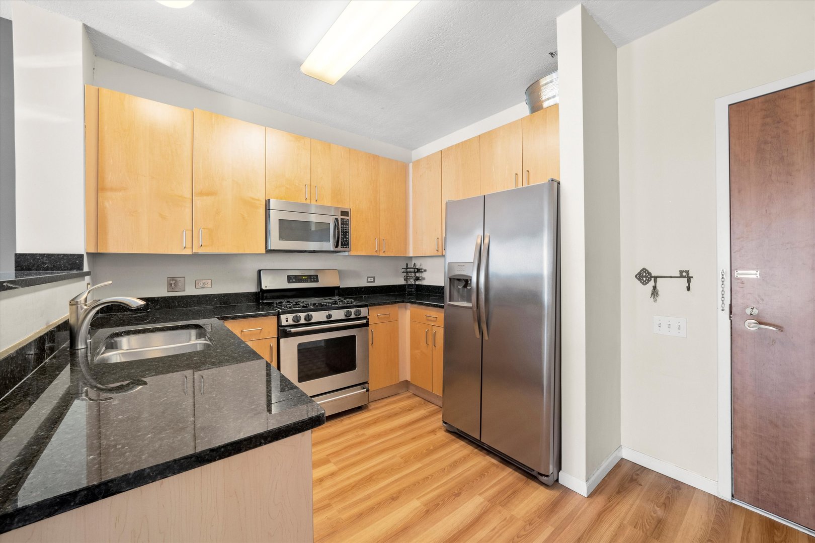 600 N Kingsbury Street Unit: 1105