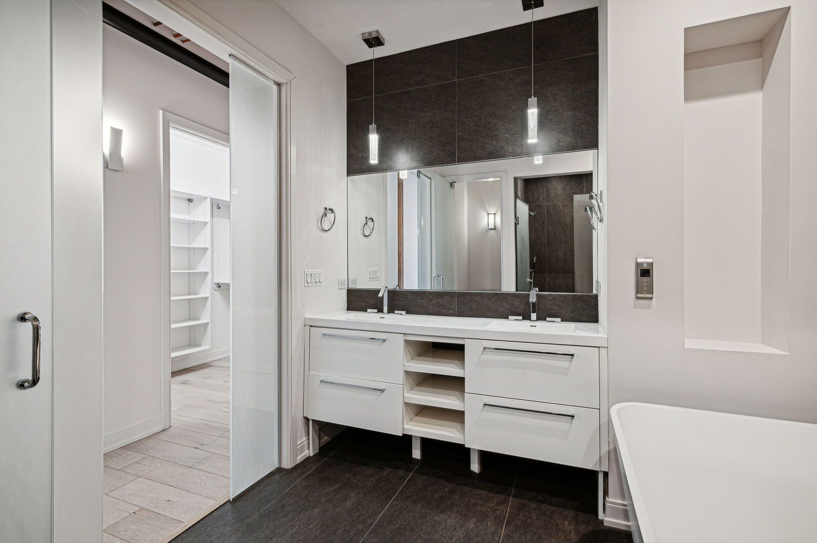 223 W LAKE Street Unit: 2N