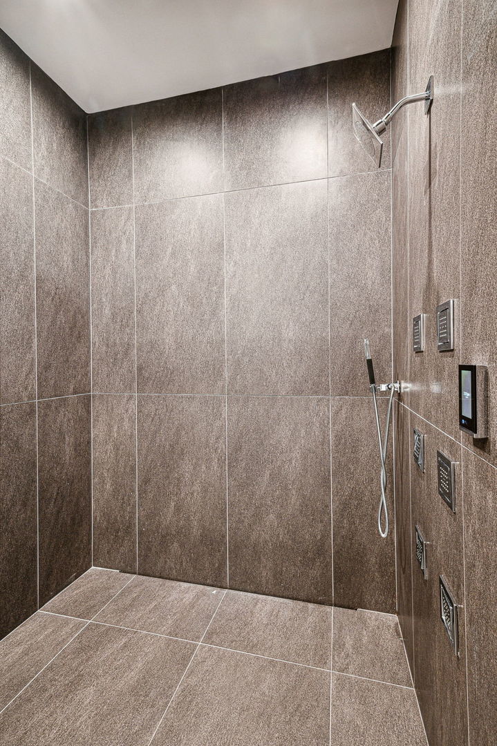 223 W LAKE Street Unit: 2N