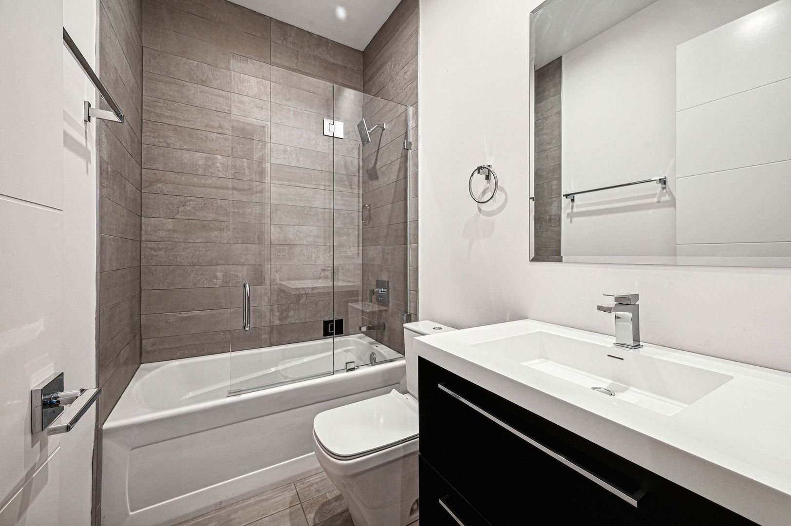 223 W LAKE Street Unit: PH-5N