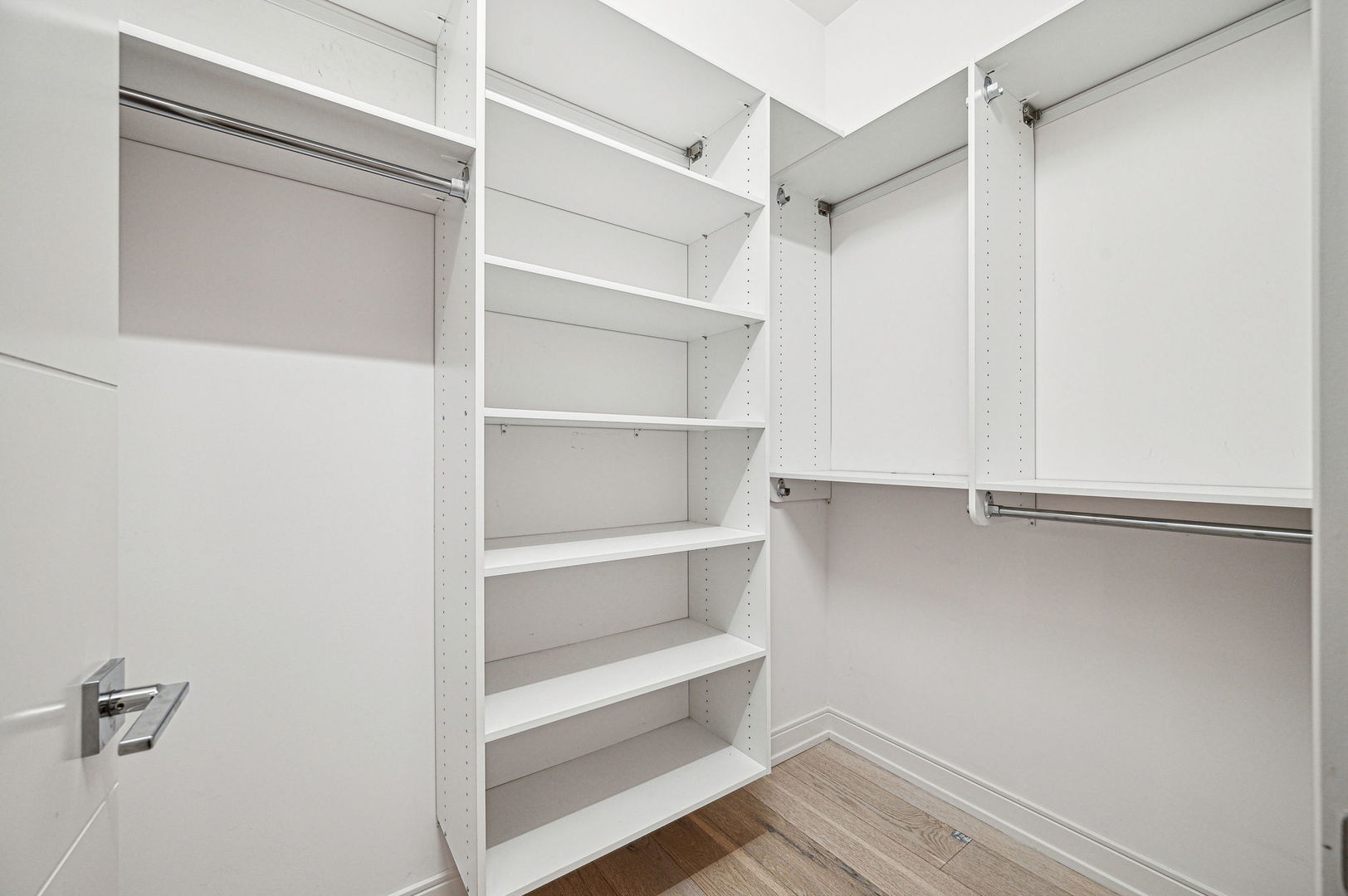 223 W LAKE Street Unit: PH-5N