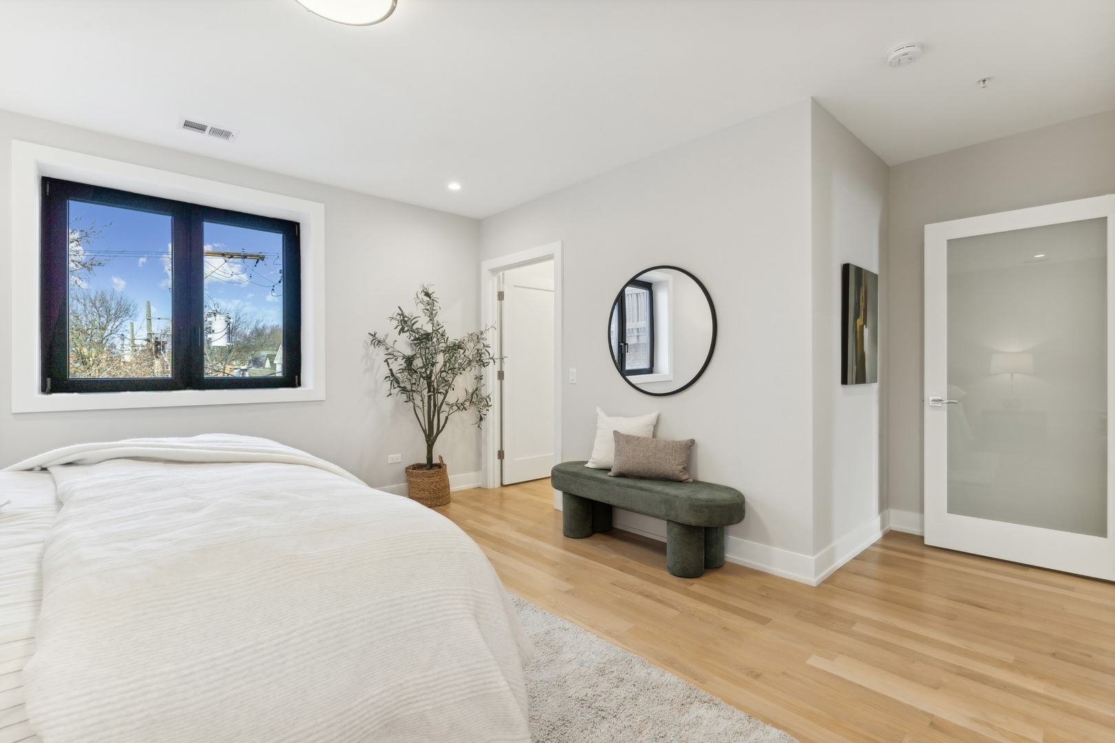 2212 W Lawrence Avenue Unit: 3W