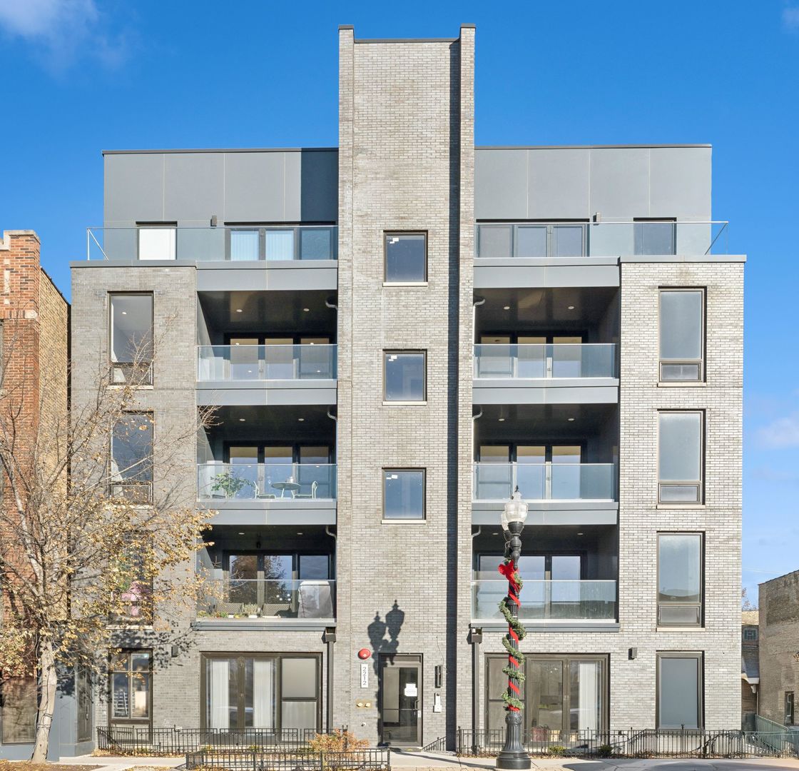 2212 W Lawrence Avenue Unit: 3W