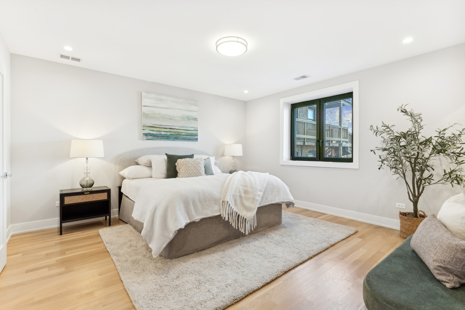 2212 W Lawrence Avenue Unit: 3W