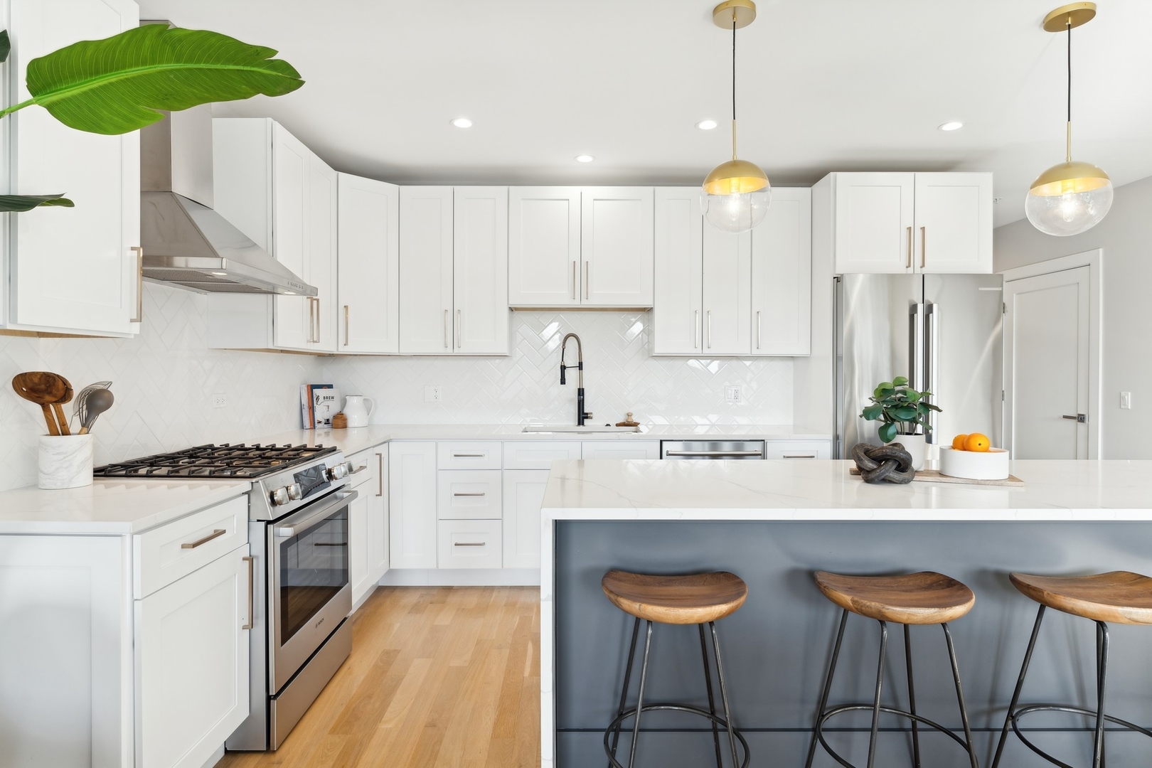 2212 W Lawrence Avenue Unit: 3W