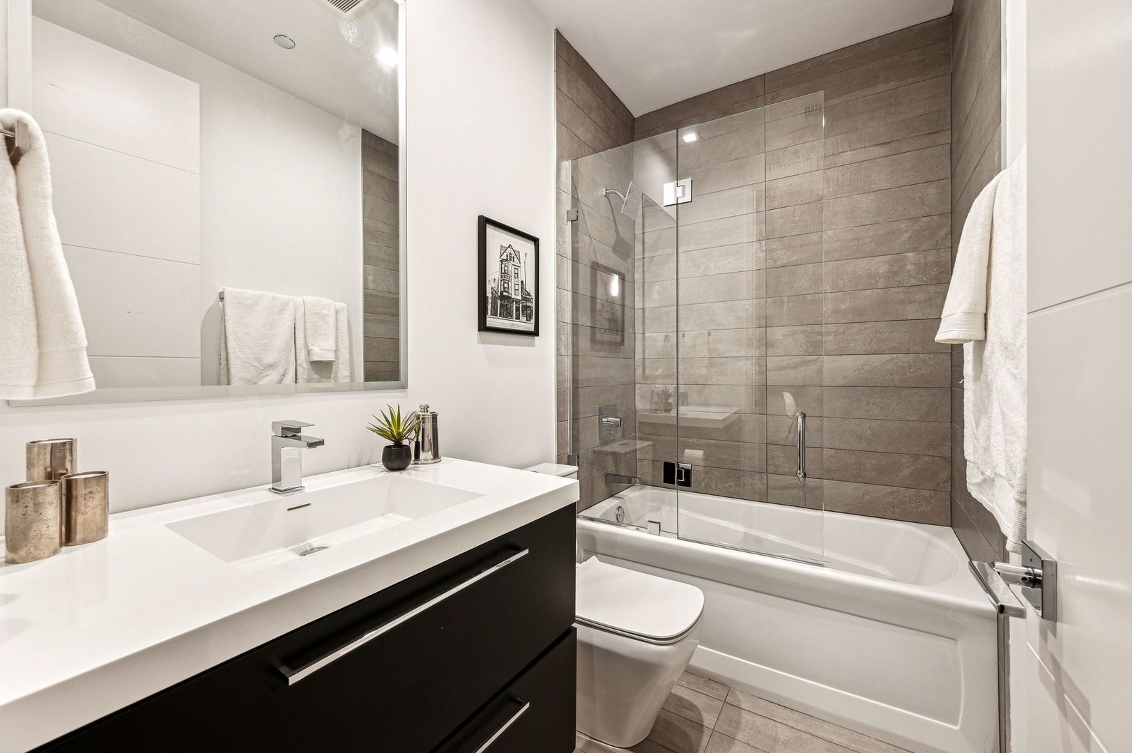 223 W LAKE Street Unit: PH-5S