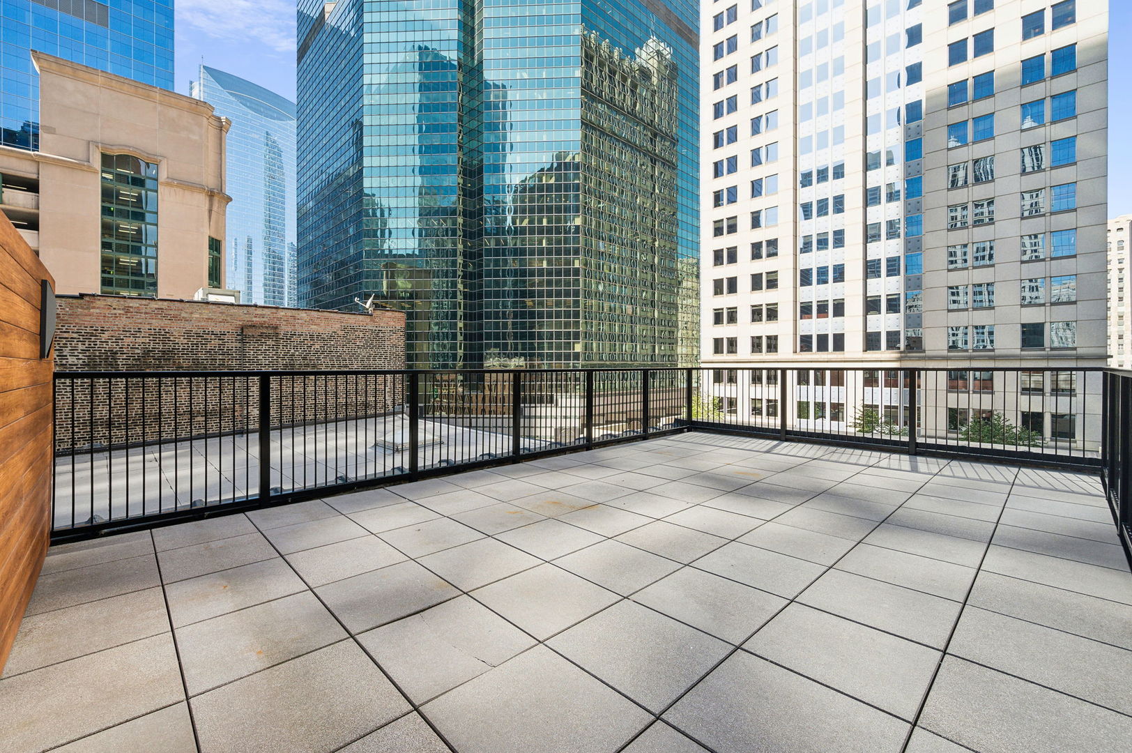223 W LAKE Street Unit: PH-5S