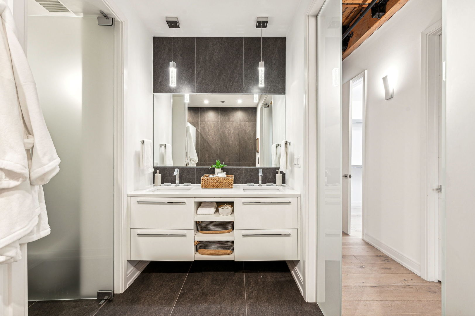 223 W LAKE Street Unit: PH-5S