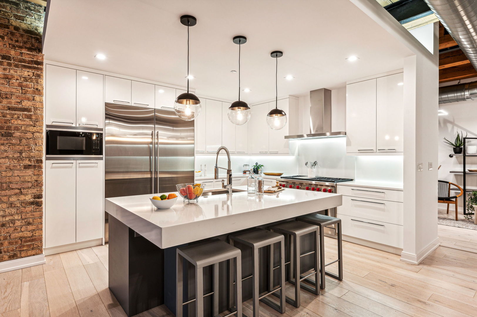 223 W LAKE Street Unit: PH-5S