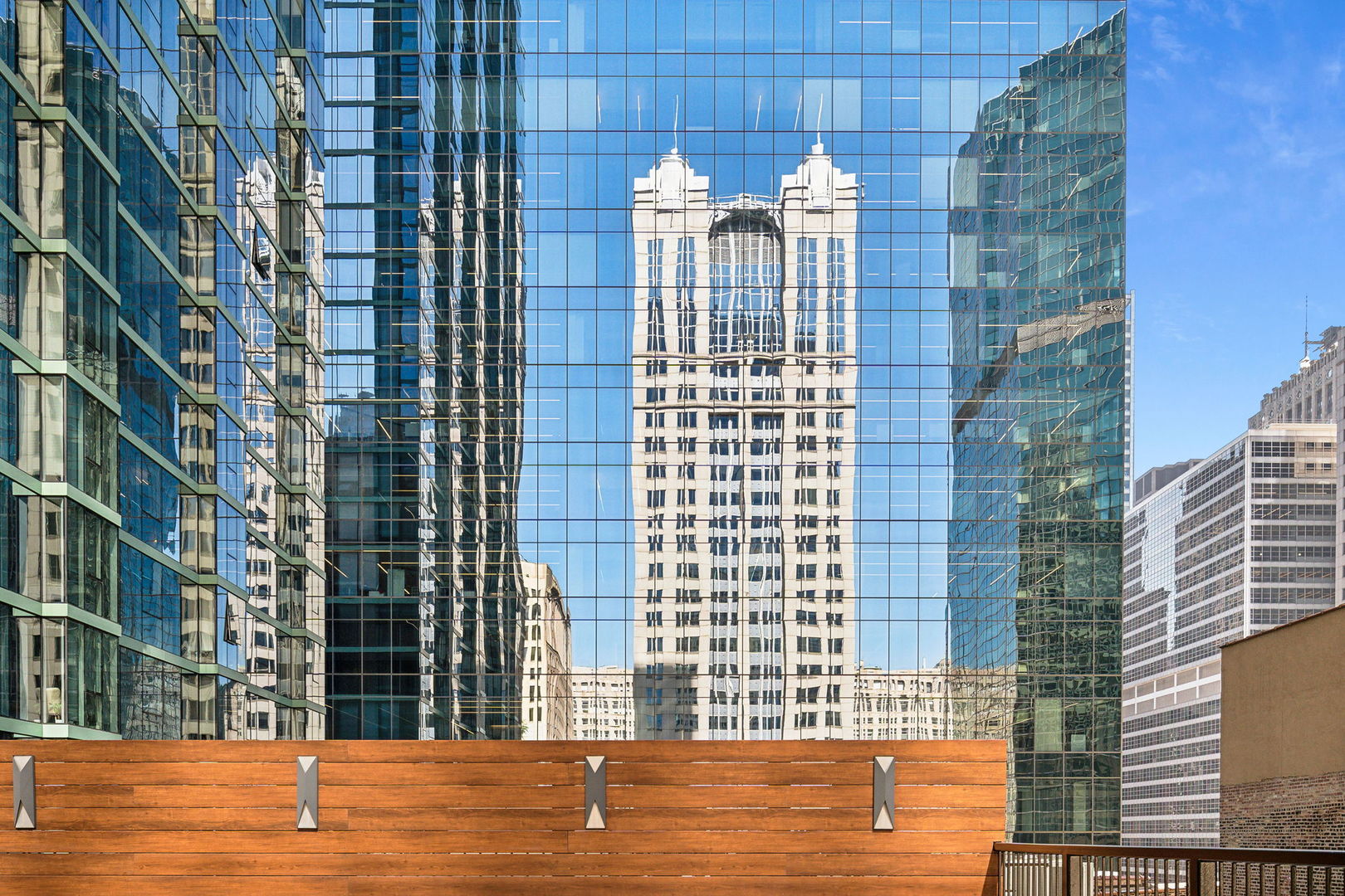 223 W LAKE Street Unit: PH-5S