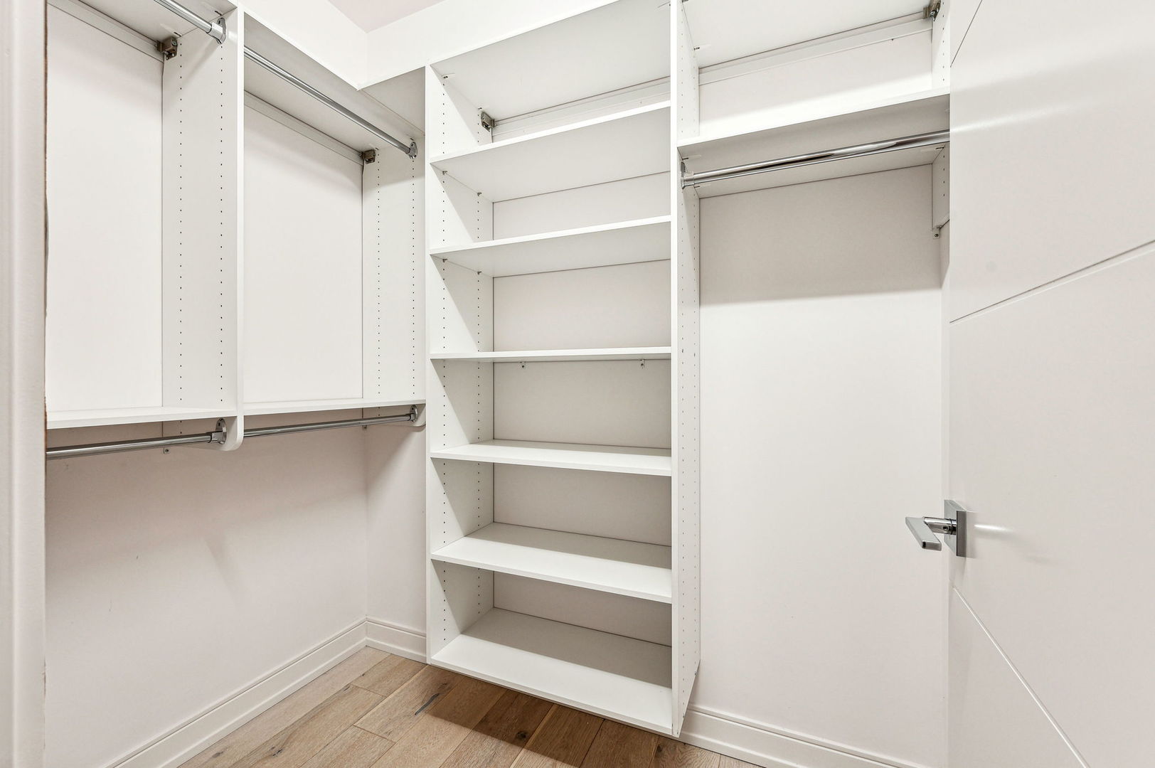223 W LAKE Street Unit: PH-5S