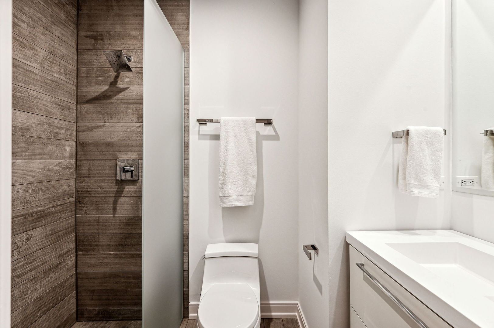 223 W LAKE Street Unit: PH-5S