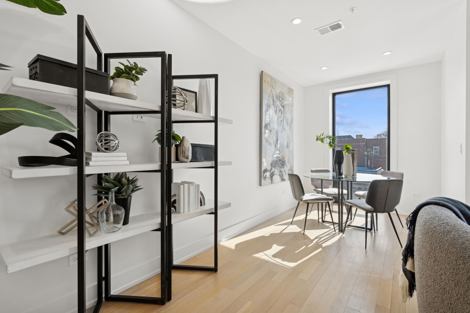 2212 W Lawrence Avenue Unit: 3E