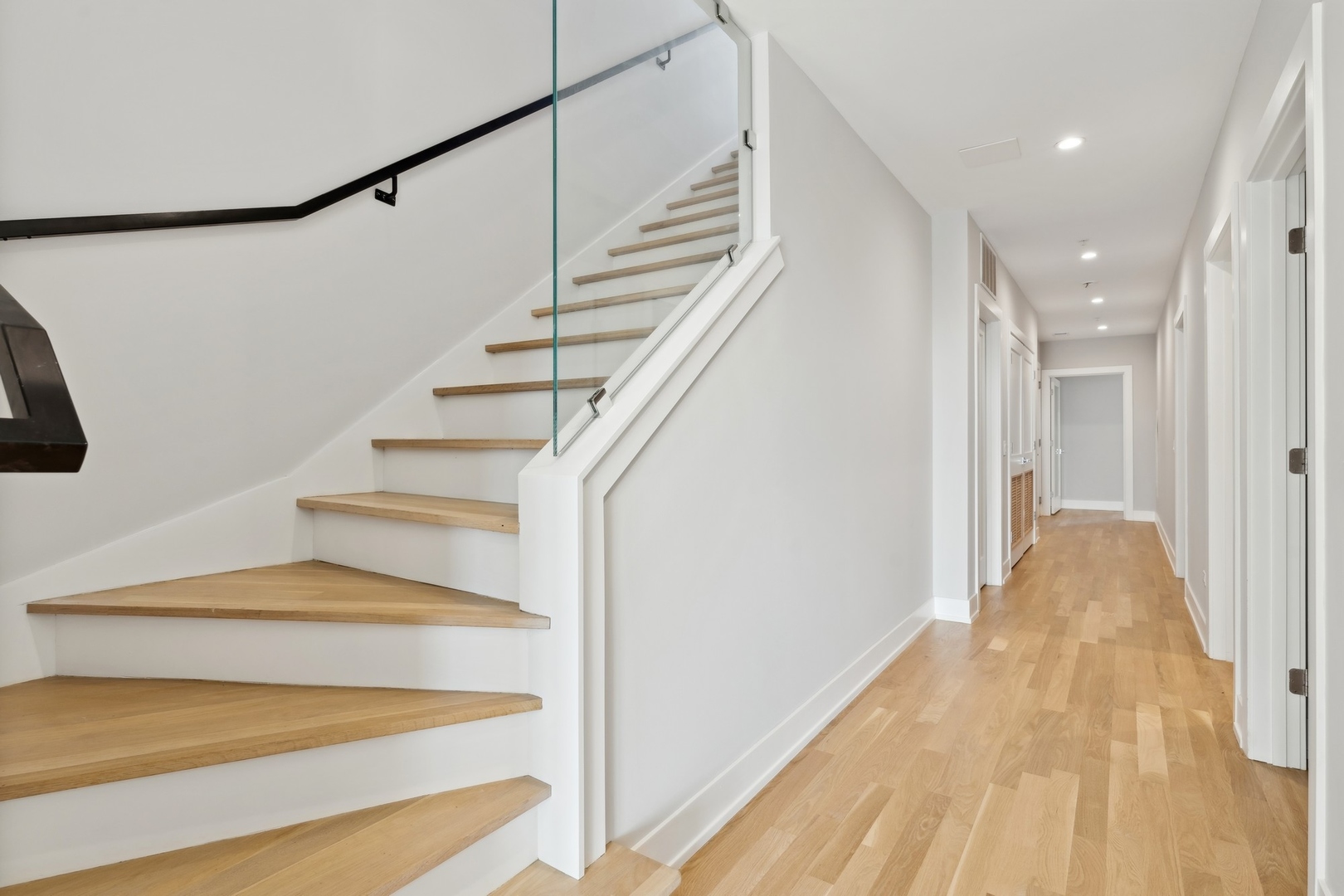 2212 W Lawrence Avenue Unit: PH-5E